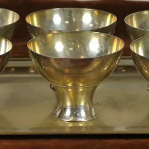 JUEGO DE BANDEJA Y 6 COPAS PARA HELADO. METAL PLATEADO. CIRCA 1960. Garantía De Devolución De Dinero