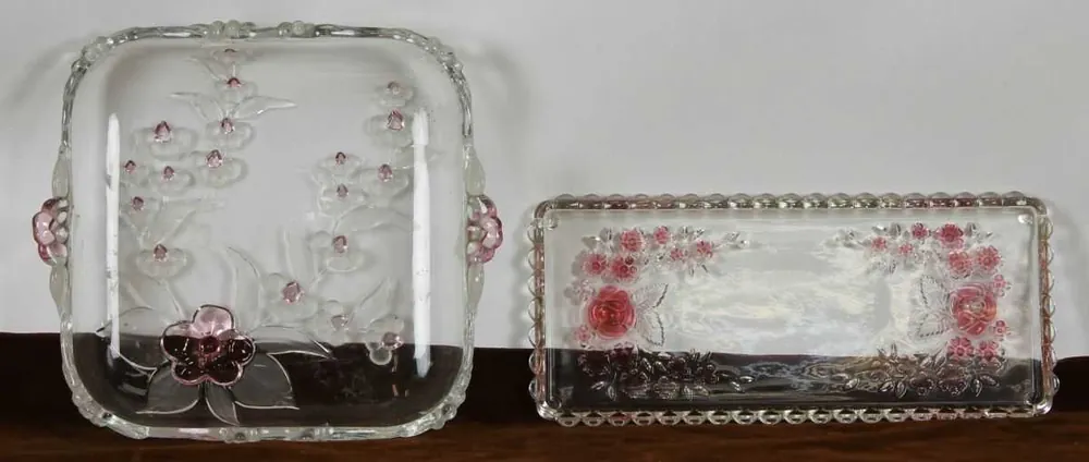 Mejor Precio PAREJA DE CENTROS DE MESA EN CRISTAL PRENSADO. MOTIVOS FLORALES. AÑOS 60.