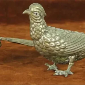 PAREJA DE FAISANES. ALPACA PLATEADA. OJOS DE CRISTAL. CIRCA 1960. Exclusivo